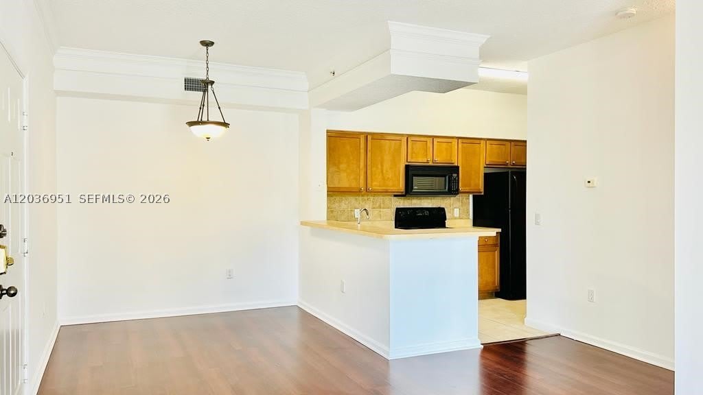 2304 Myrtlewood Cir E – photo 2