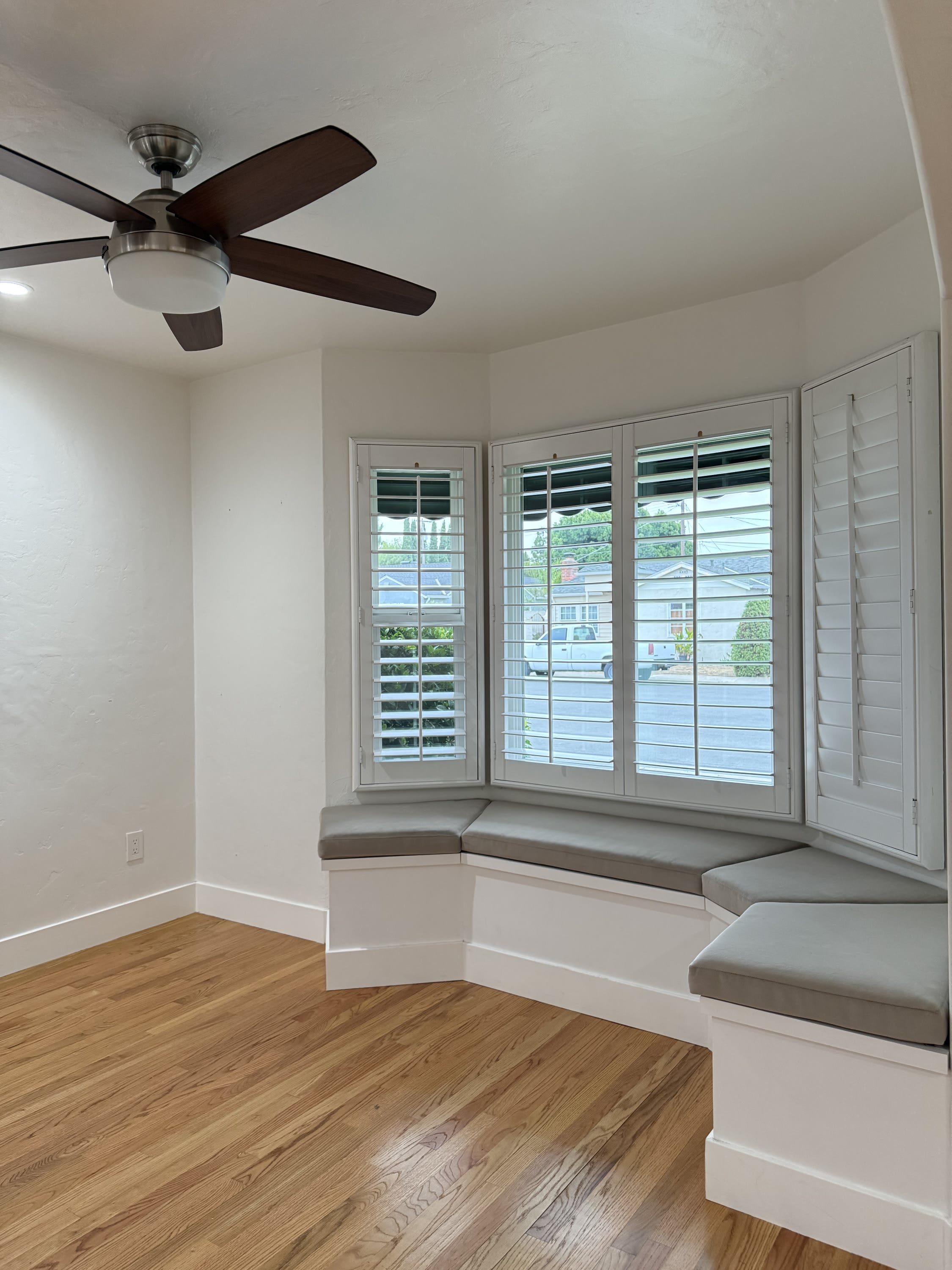 558 Irving Avenue – photo 4