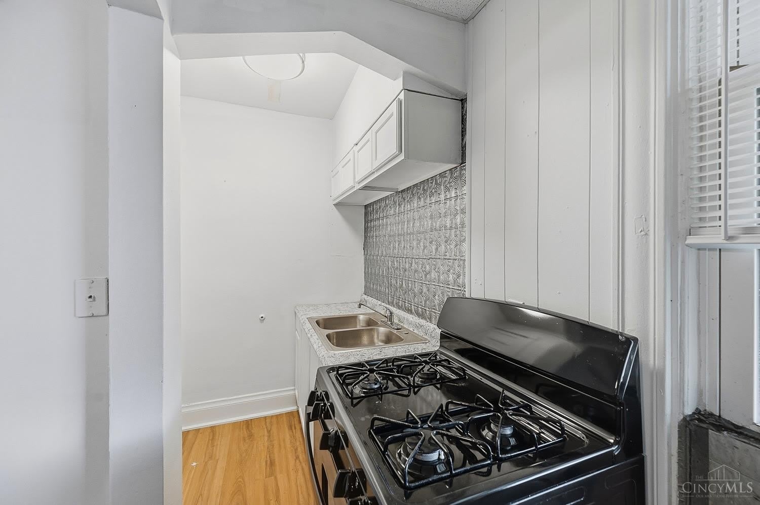 2222 Lawn Avenue – photo 5