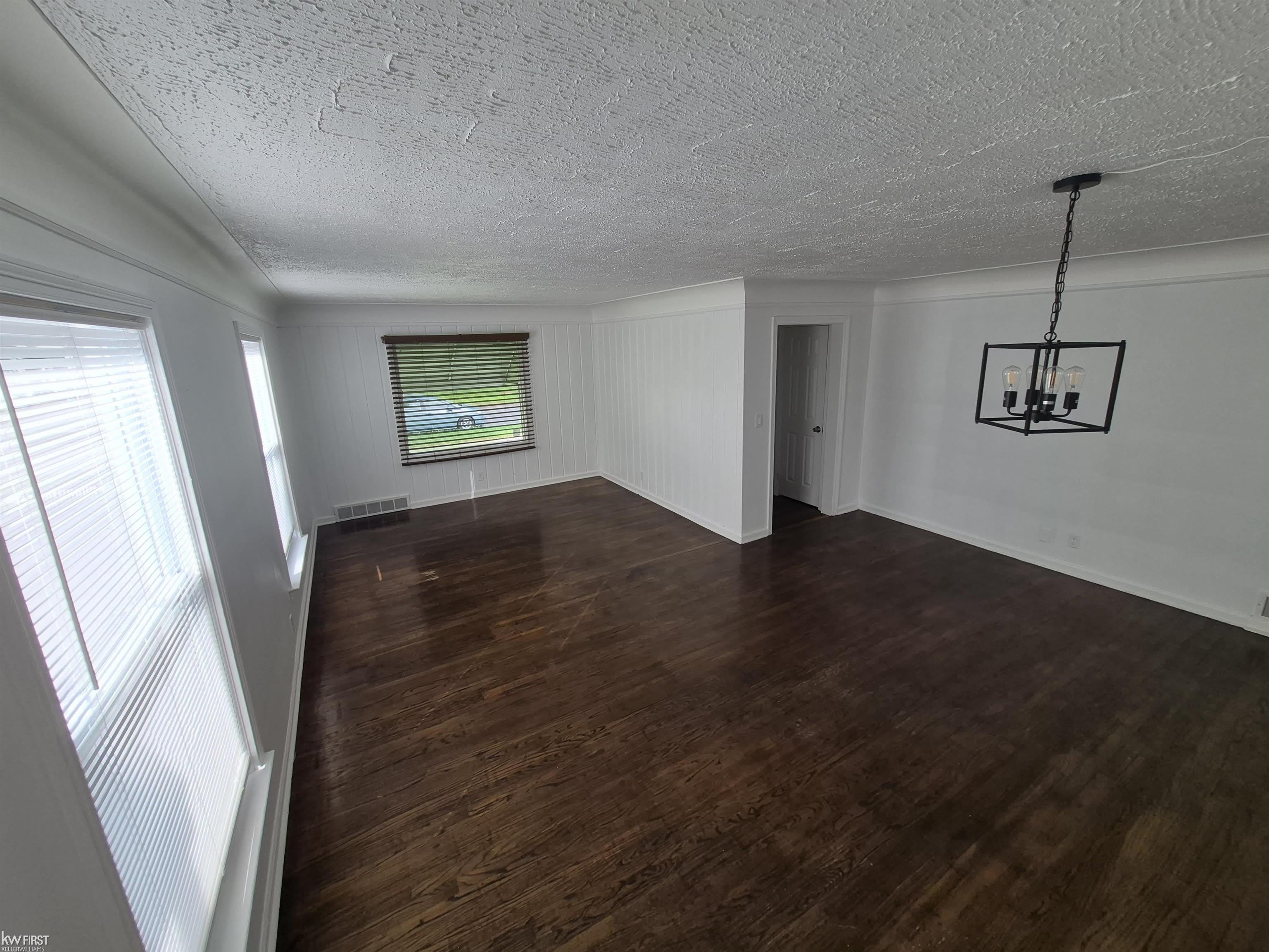 2038 Copeman Boulevard – photo 3