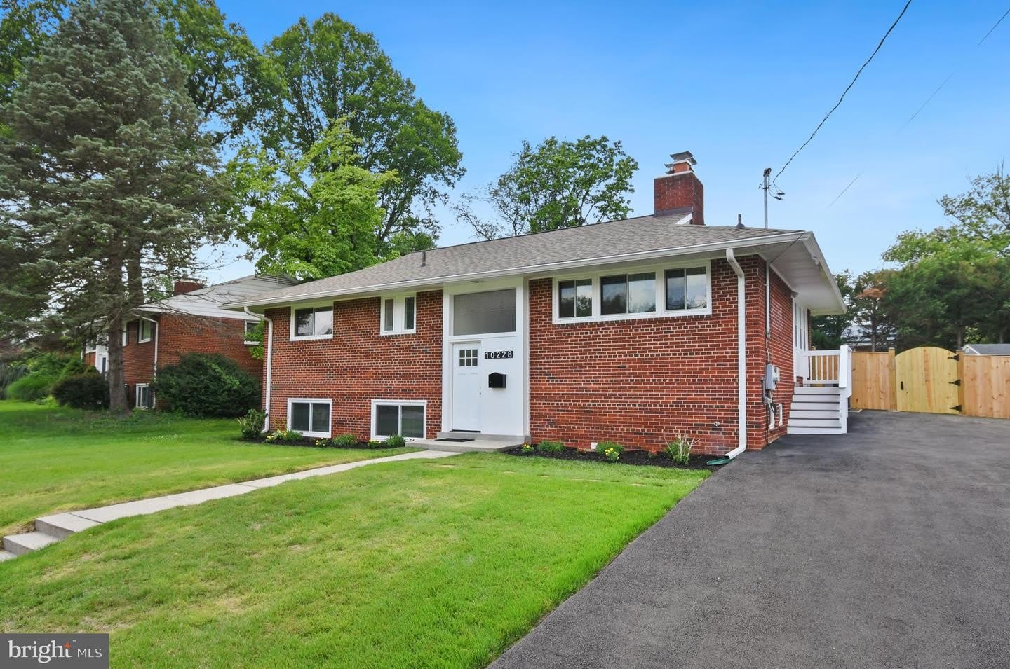 10228 FARNHAM DR – photo 2