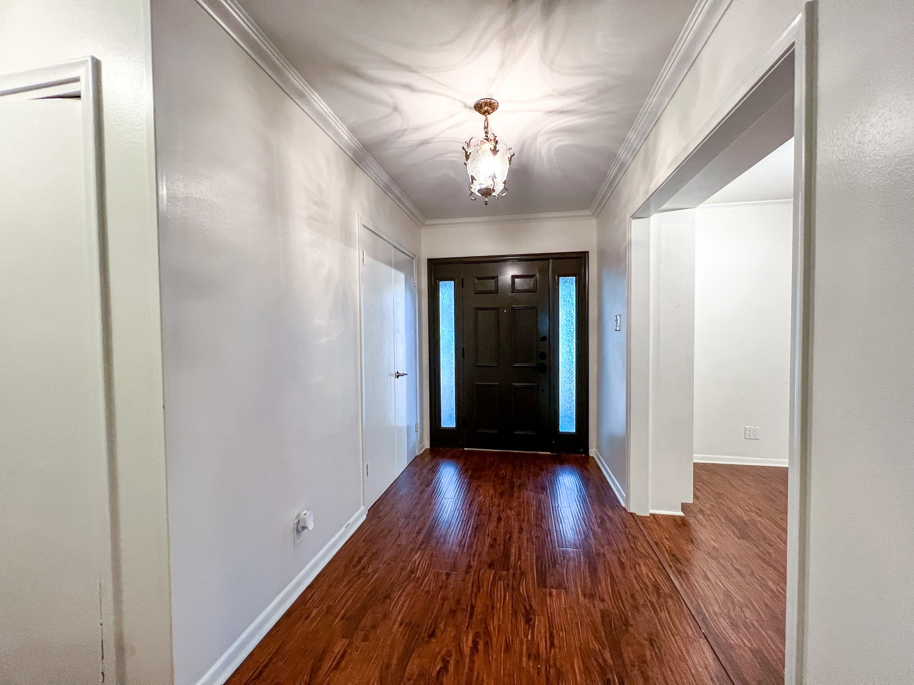 219 Laramie Drive – photo 3