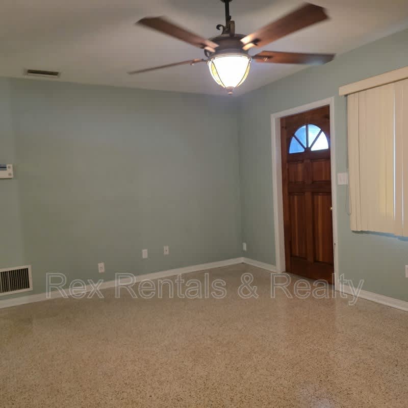 3229 30th Street North – photo 2