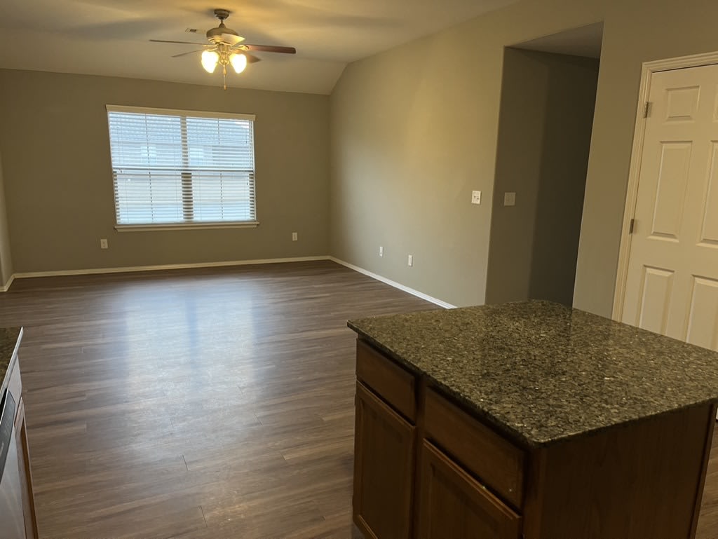 3301 SW Windrift Ave.Unit 1 – photo 2