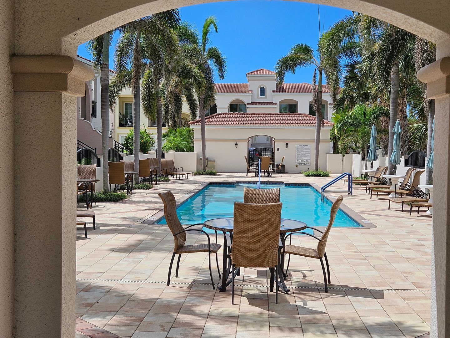 Seasonal Short-Term 2 Bedroom, 2.5 Bath Multi-Level Condo with Balcony and Patio located on Venice Island! – photo 3