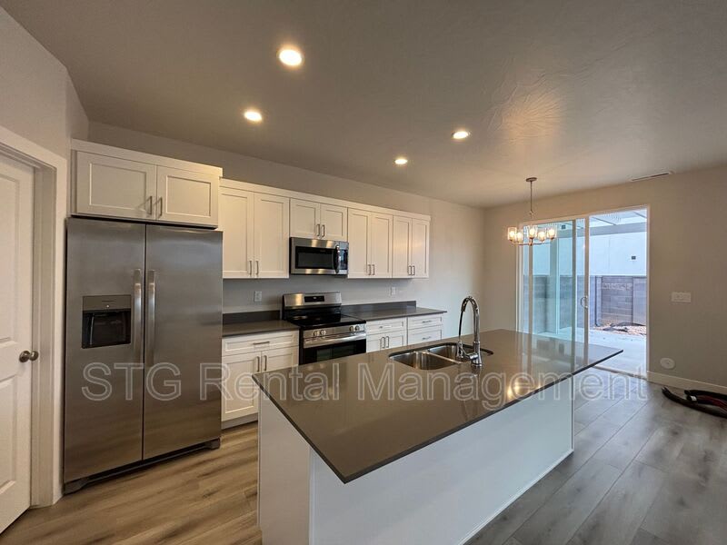 1085 S 4380 W – photo 5