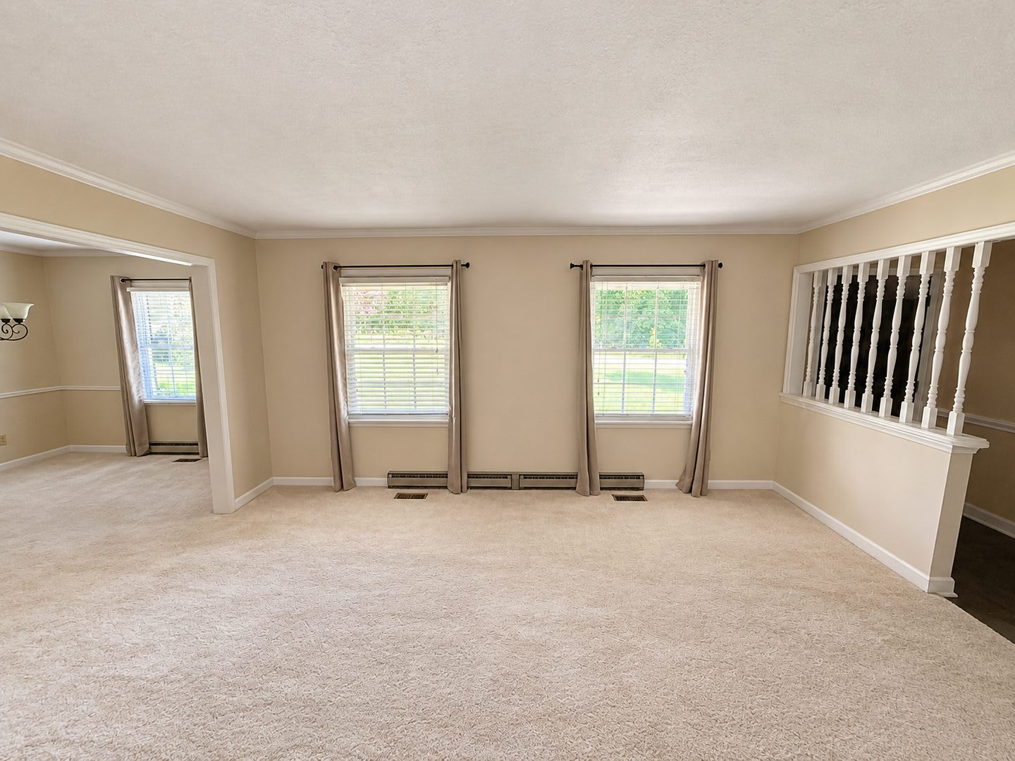 Three bedroom, 2 bath house in Burlington – photo 3
