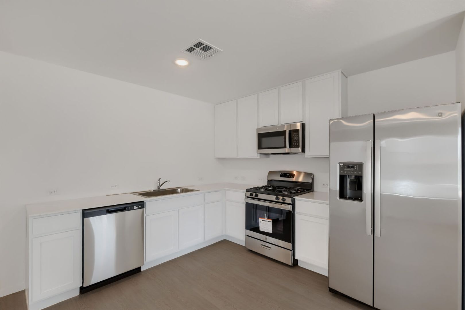 First time rental! Brand new build, brand new appliances, never lived in! – photo 4