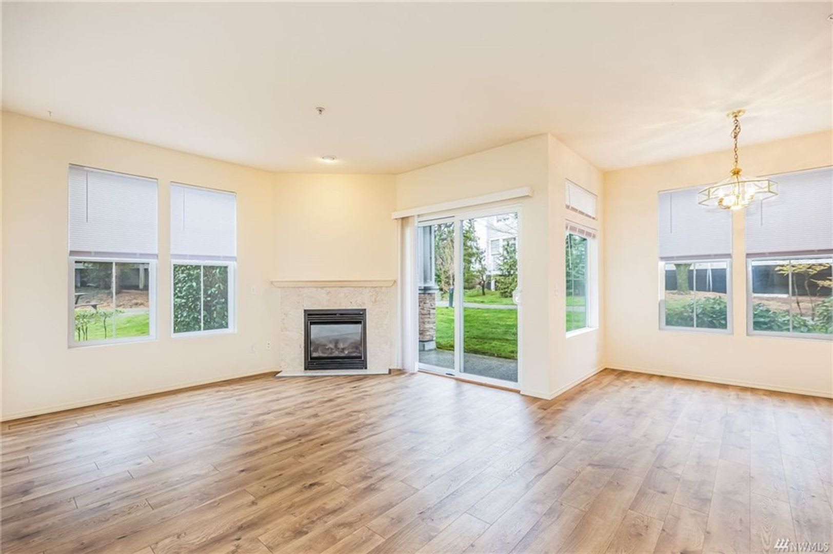 2Bd/2Ba Issaquah Condo – photo 3