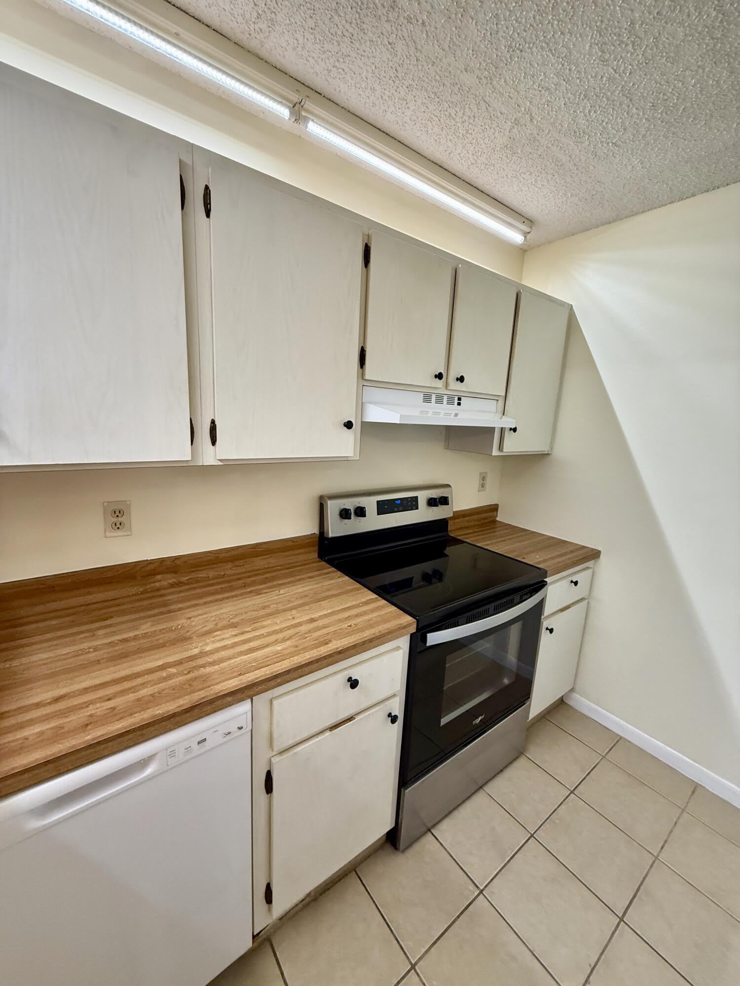 3764 N UNIVERSITY Drive – photo 3