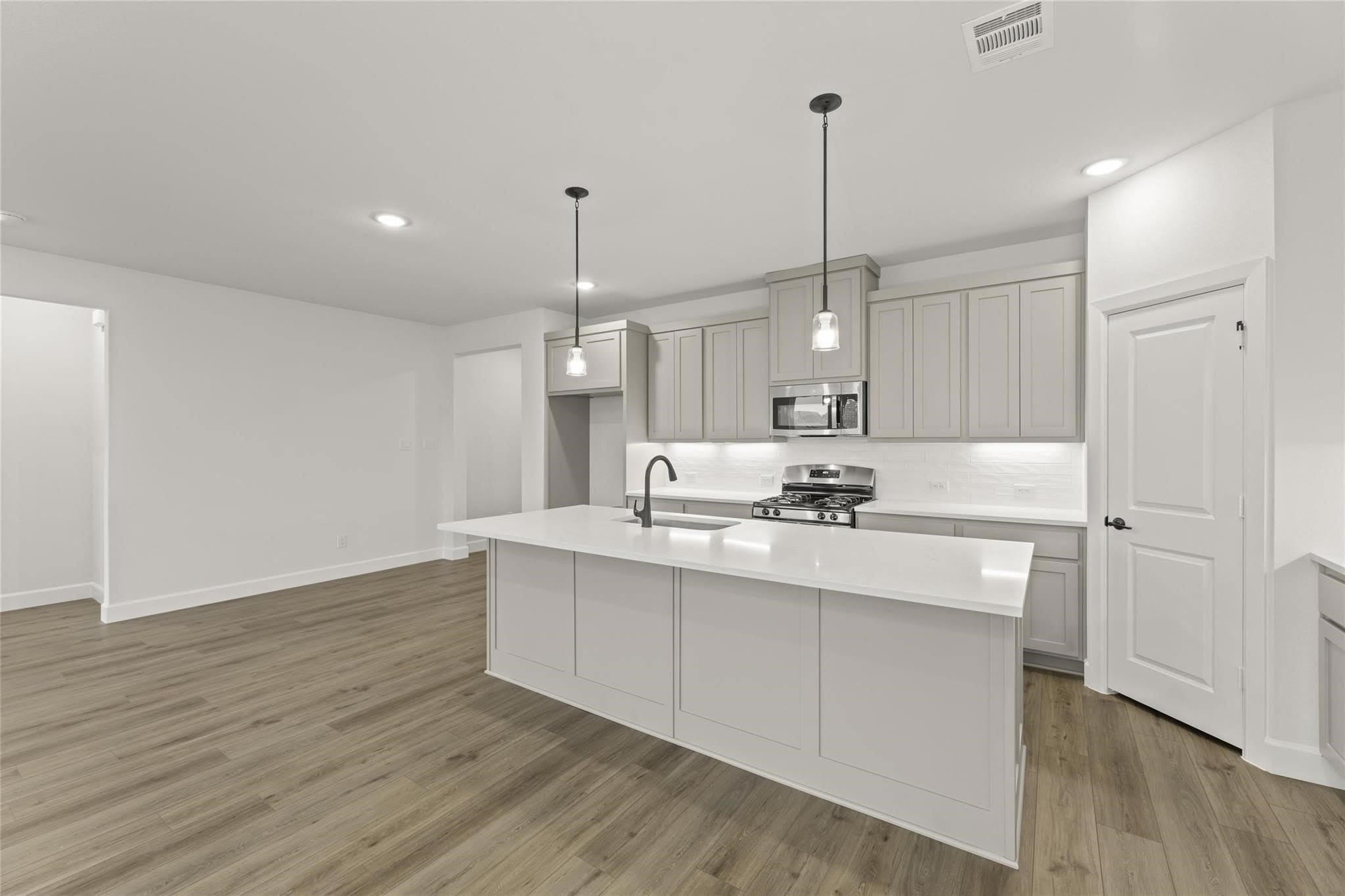 2828 Spring Side – photo 5