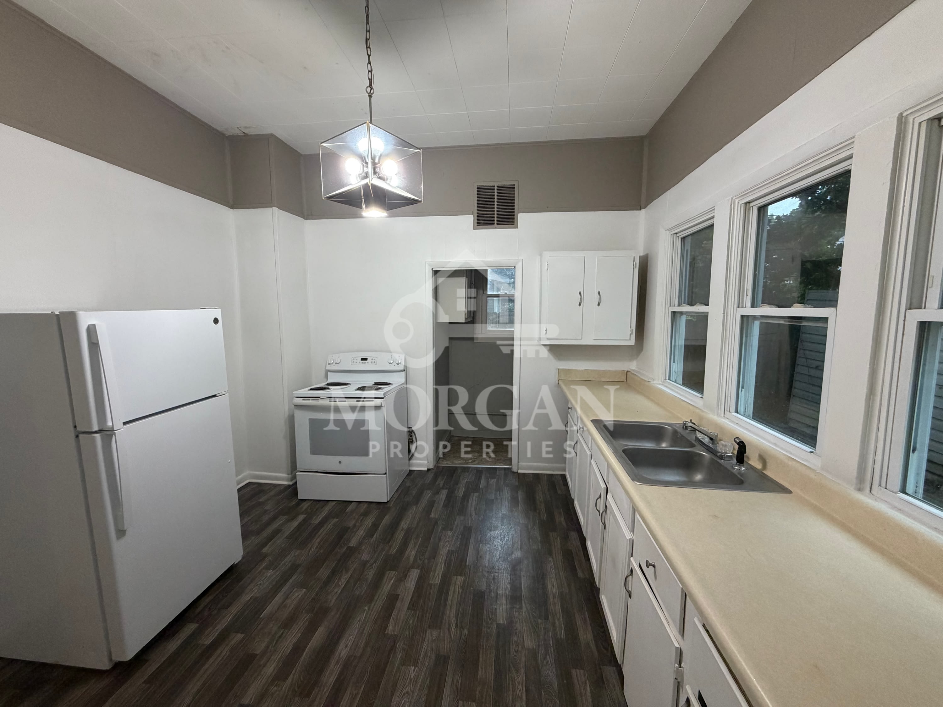 1120 West 4Th Street – photo 3