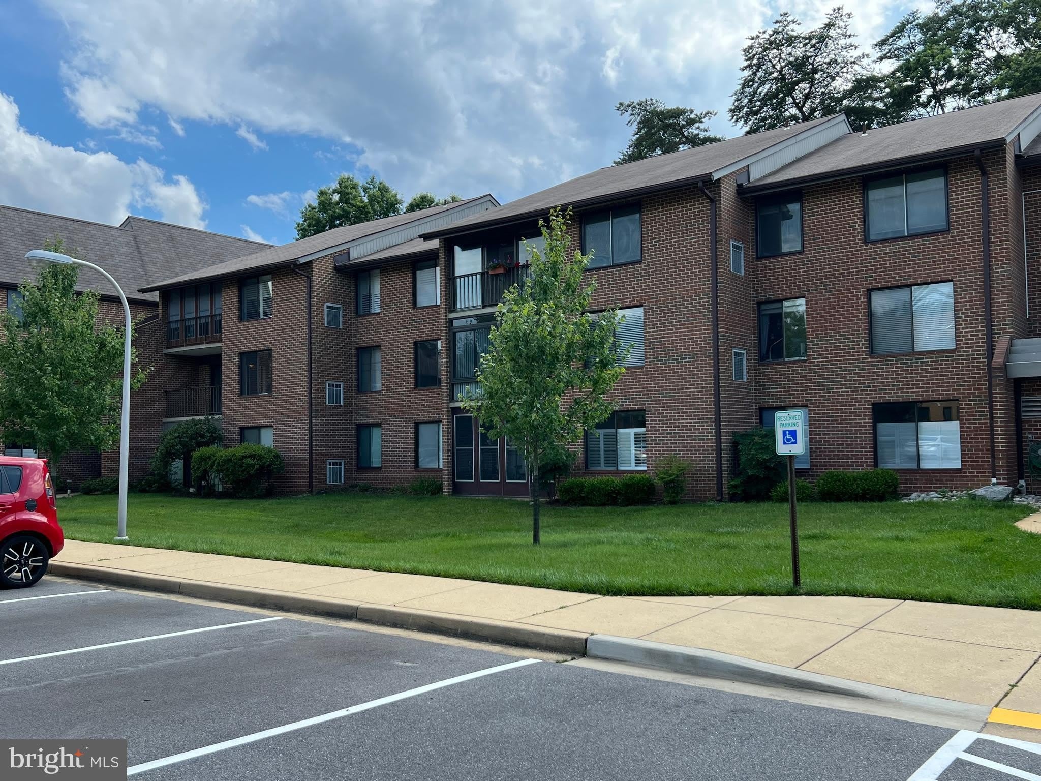 15300 BEAVERBROOK Court – photo 1