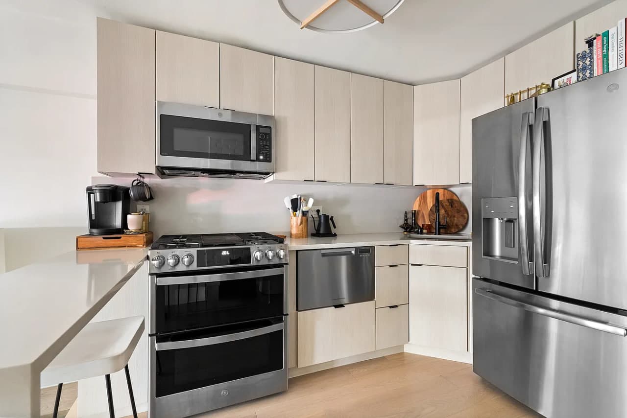 212 Thompson St Apt 4H – photo 3