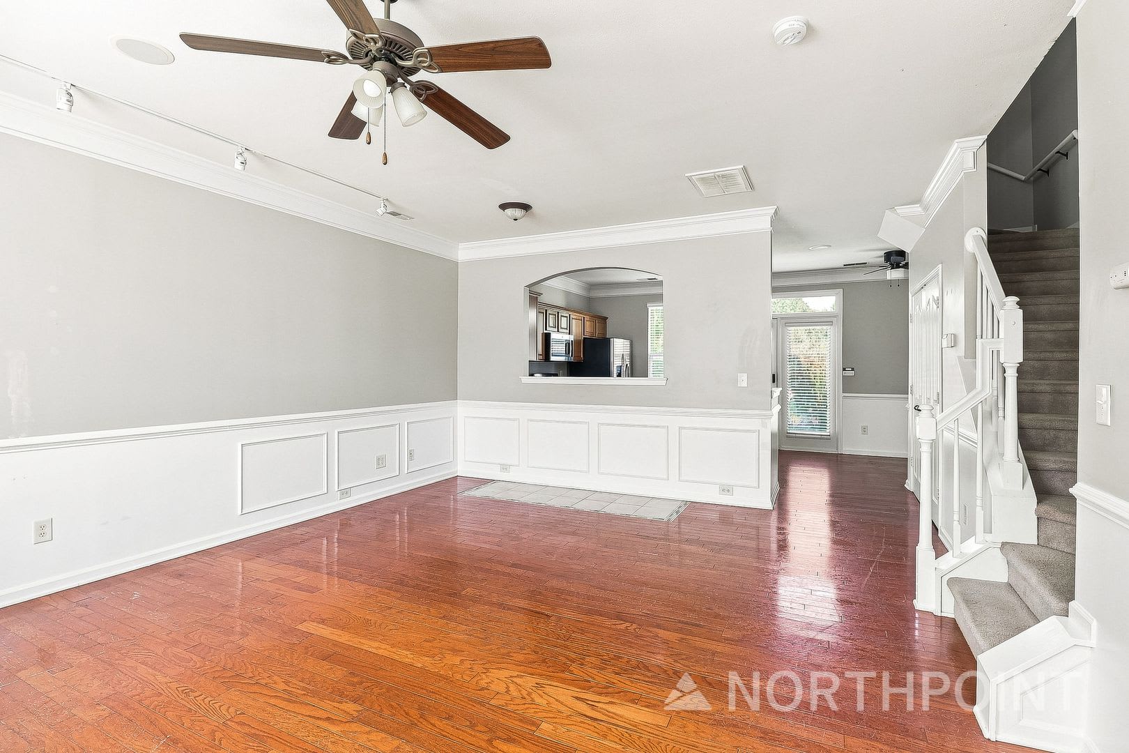 Coming Soon 2Br 2 5Ba Renovated Townhome Private Parking Pets Allowed – photo 5