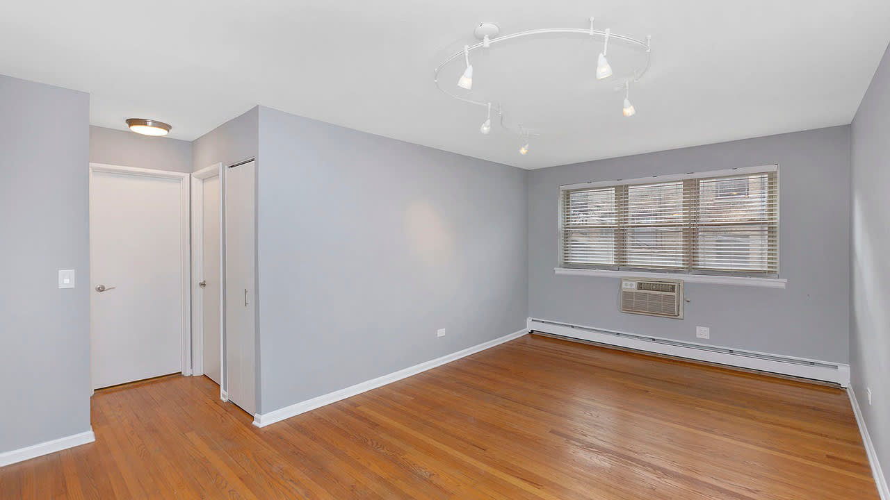5950 North Kenmore Avenue – photo 1