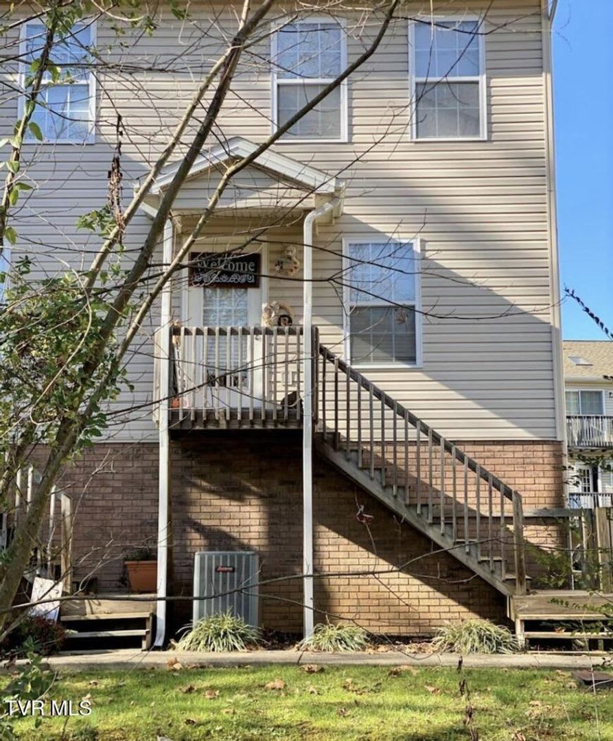 2 Bdrm / 2.5 Bath, North JC – photo 3