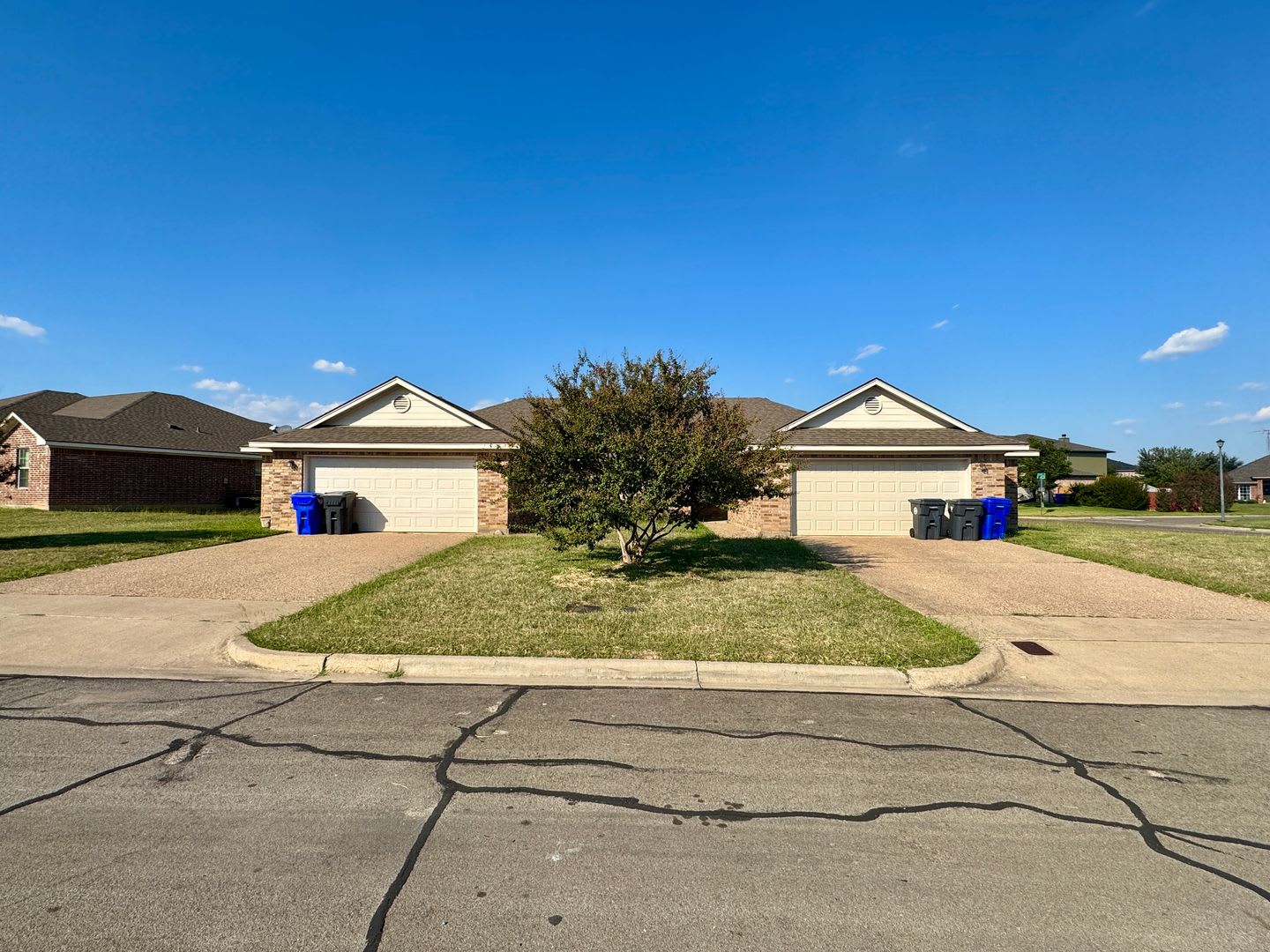 Duplex *LEASING SPECIAL AVAILABLE* – photo 1