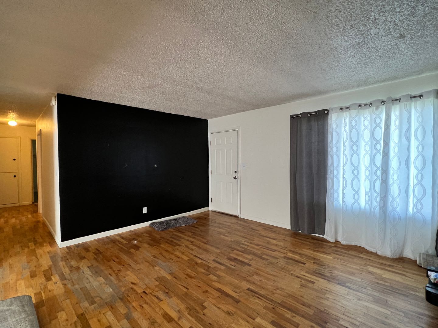 Cozy Home On Corner Lot – photo 3