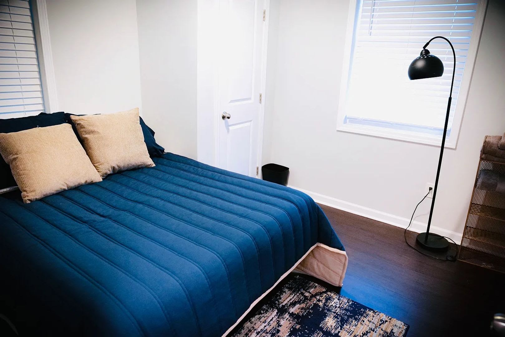 Room in 5 Bedroom Home at E Ontario Ave – photo 4