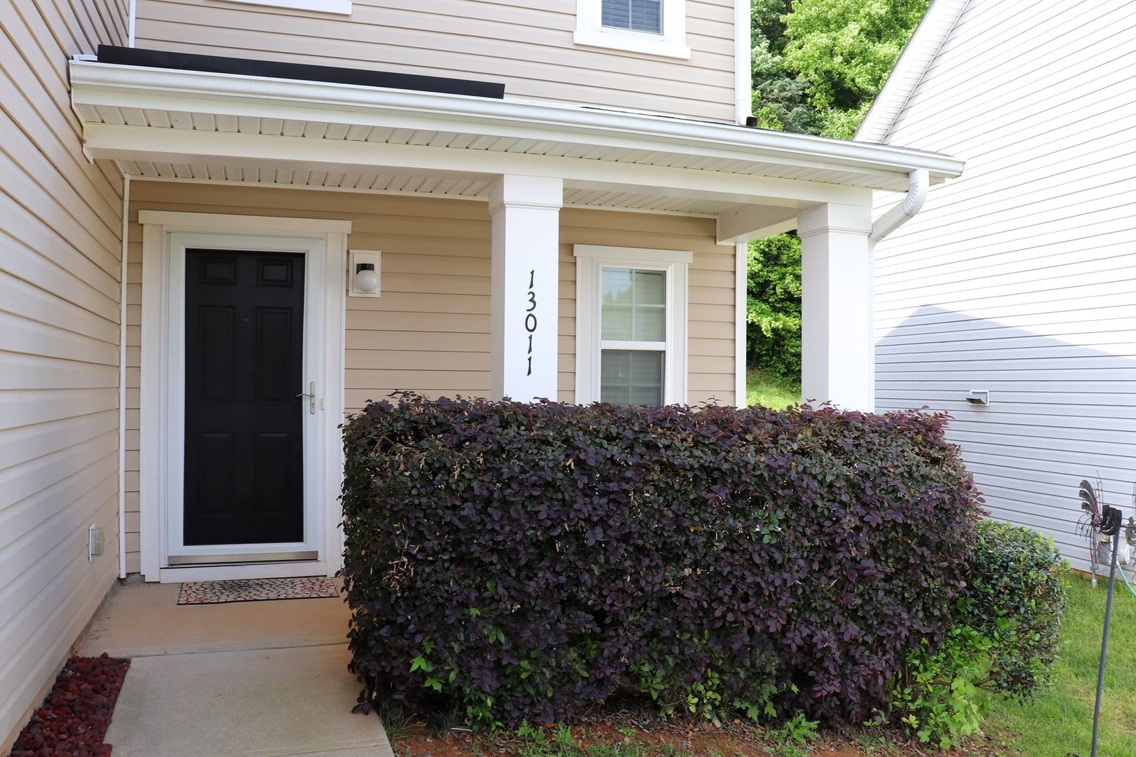 Beautiful 3-bed, 2.5 Bath home in Hamilton Lakes of Steele Creek! – photo 2