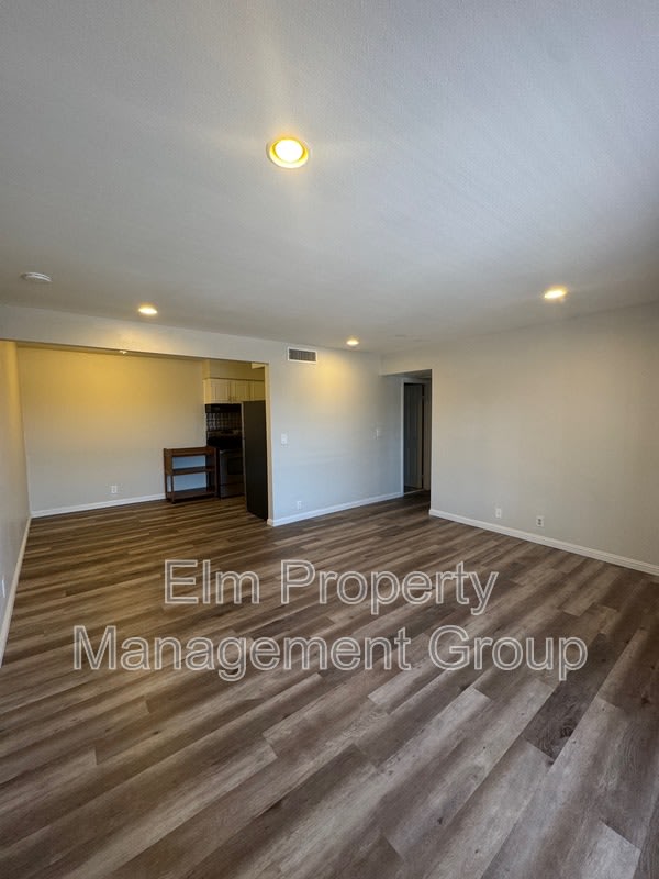 615 South Royal Crest Circle – photo 3