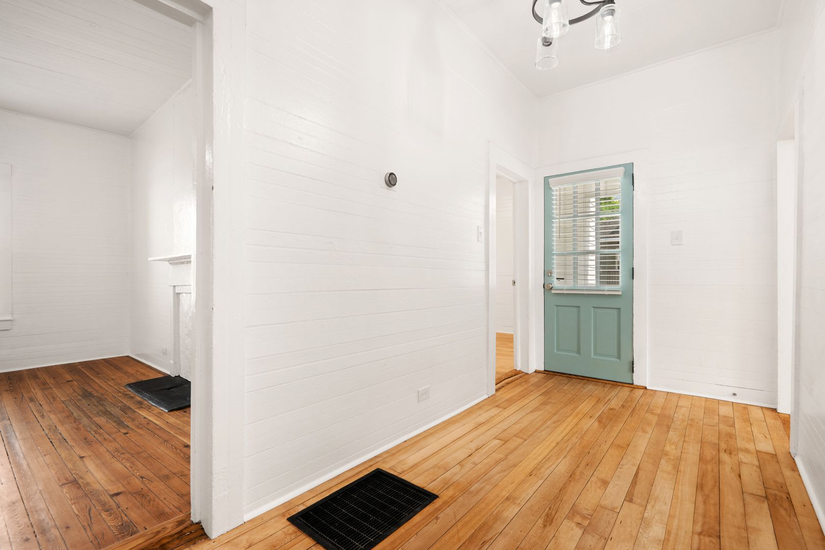 Charming 2 Bedroom 1 Bathroom Home Near Downtown Durham – photo 5
