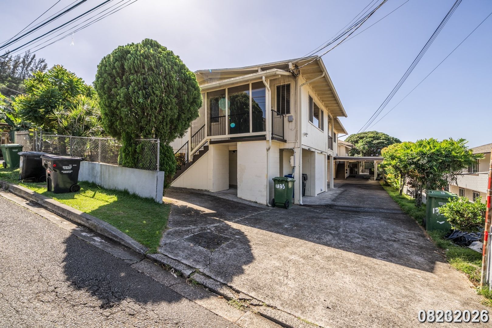 2400 2 Bed 1 Bath 2 Parking In Kalihi – photo 1