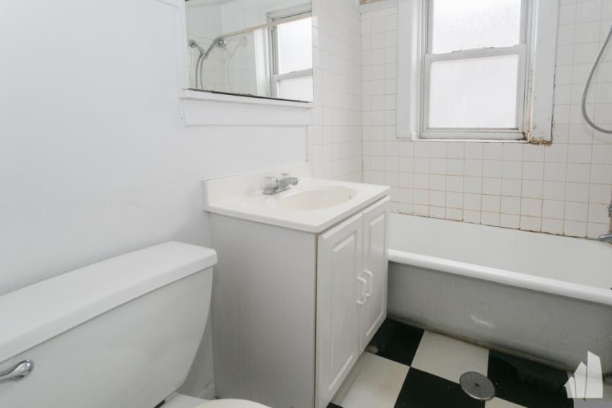 1904 West Winnemac Avenue – photo 2