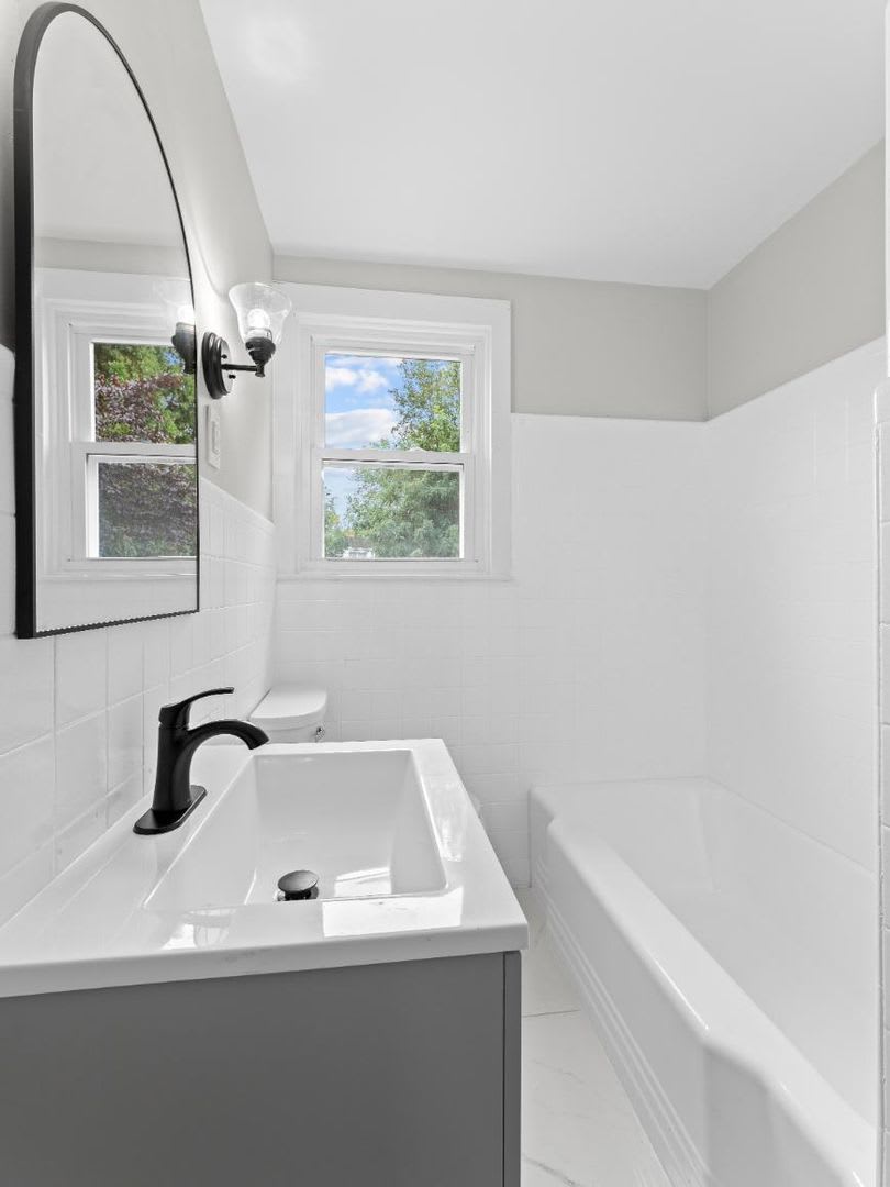 Beautifully Renovated 3 Bedroom 1 5 Bath Home With Modern Kitchen Driveway Parking In Mt Ephraim – photo 3