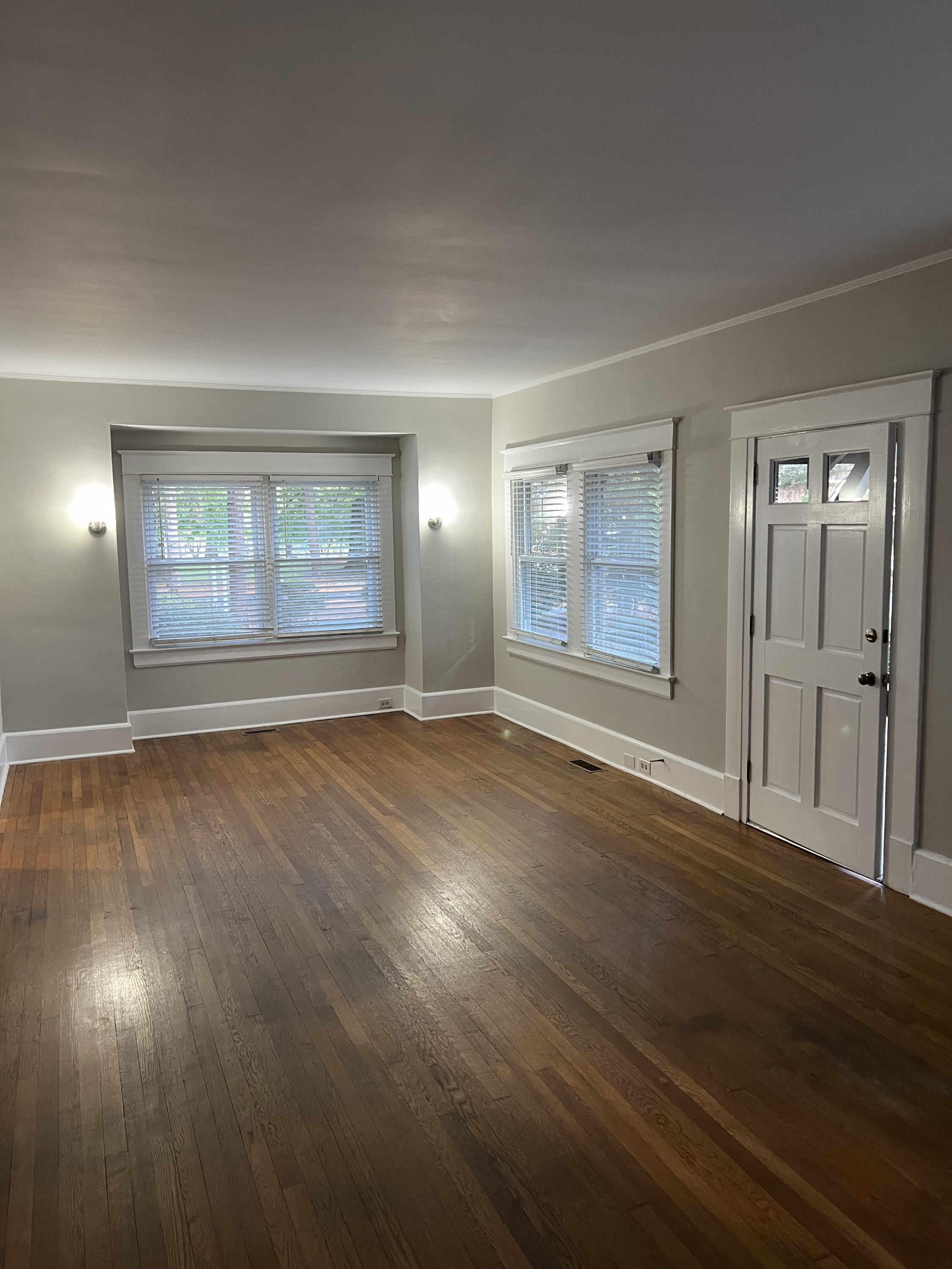 350 West Illinois Avenue – photo 3