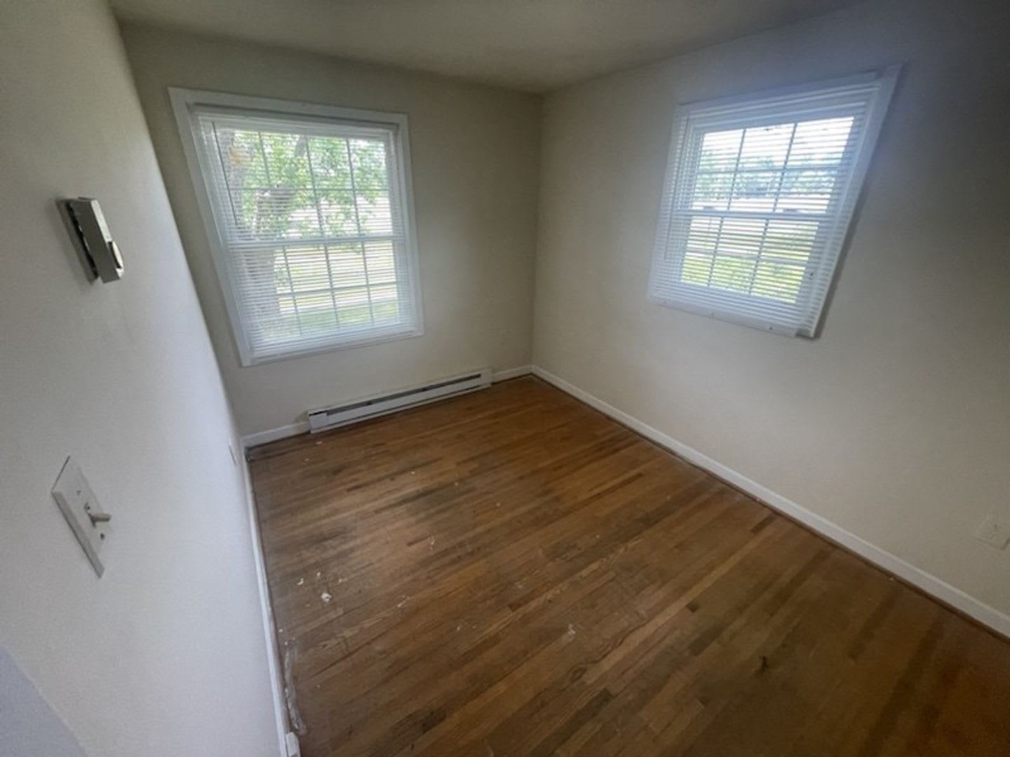 Charming 3BR Home with Hardwood Floors & Spacious Yard – photo 2