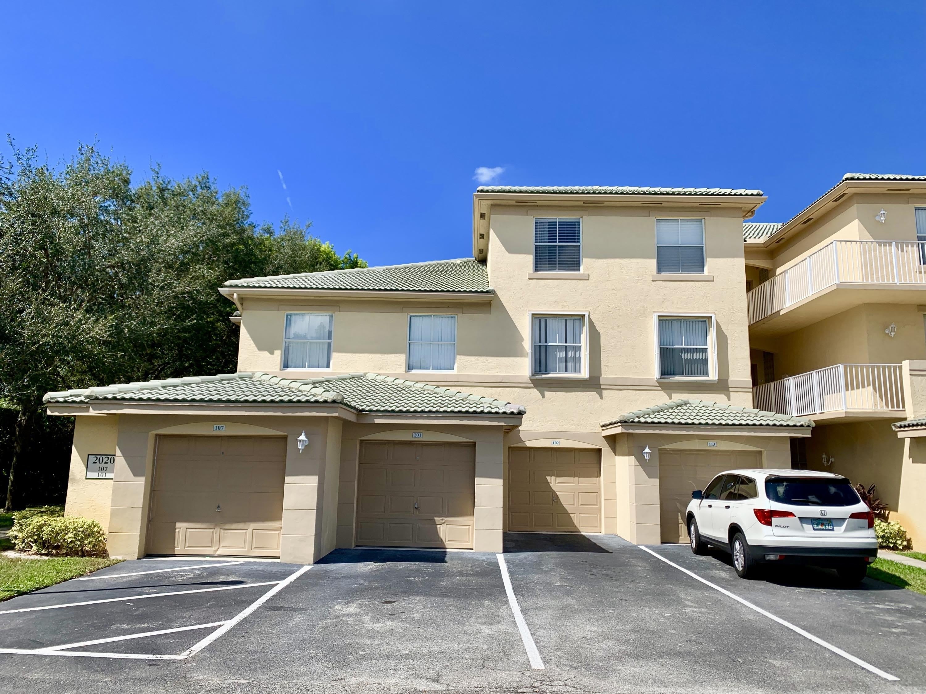 2020 GREENVIEW SHORES Boulevard – photo 1