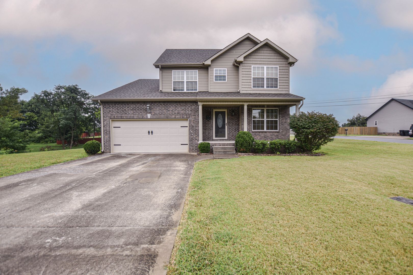 Pet Friendly Four Bedroom! – photo 1