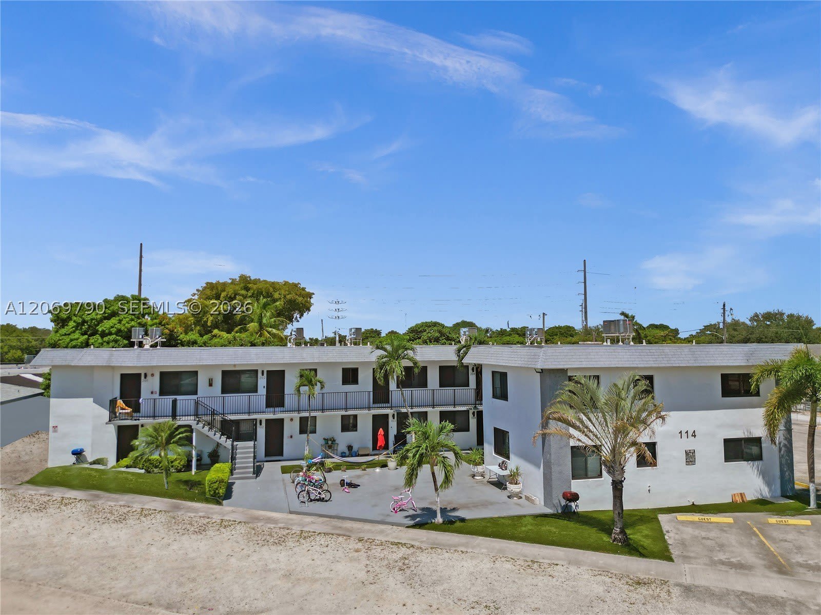 114 SE 8th St – photo 1