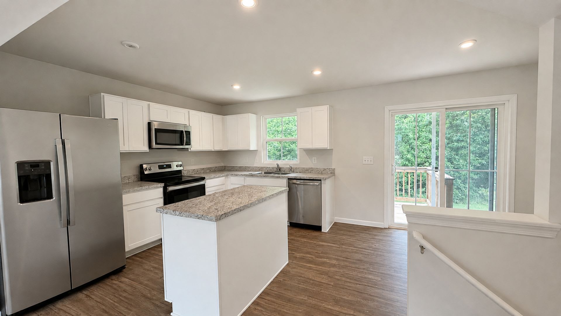 Charming 3-Bedroom Suffolk Home with Garage & Deck – photo 2