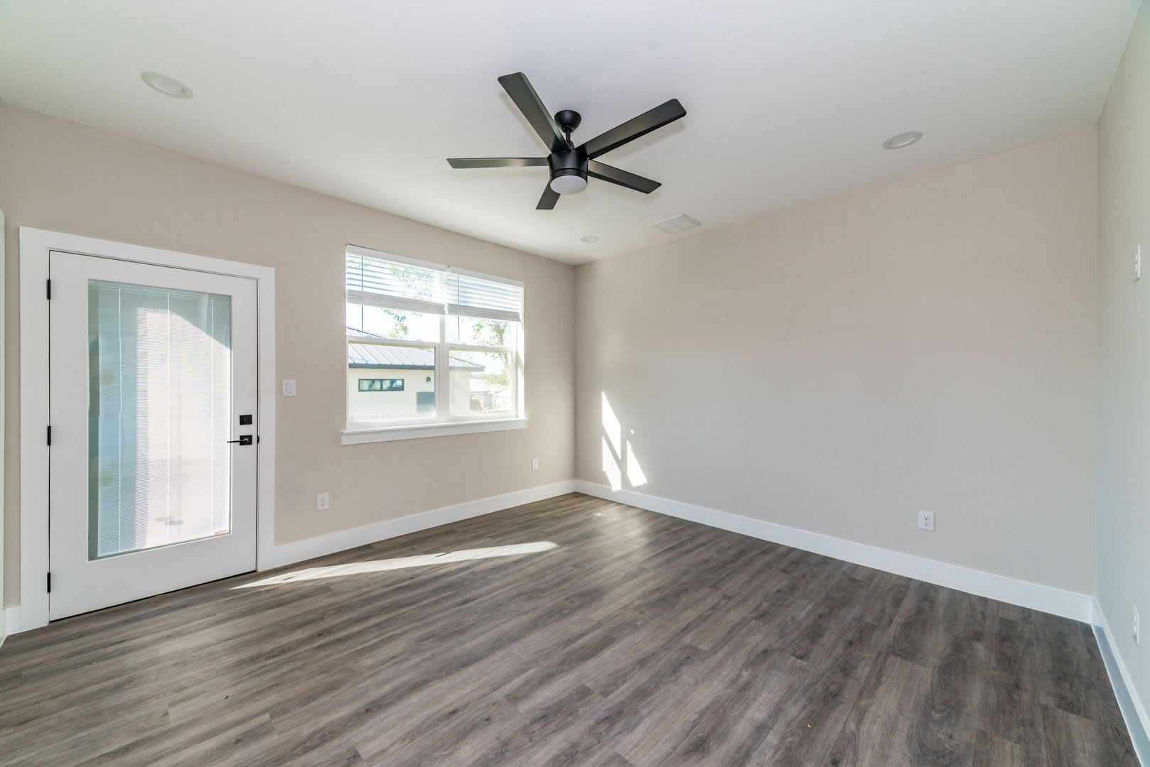 LUXURY 3-BEDROOM ALAMO HEIGHTS TOWNHOME – photo 3