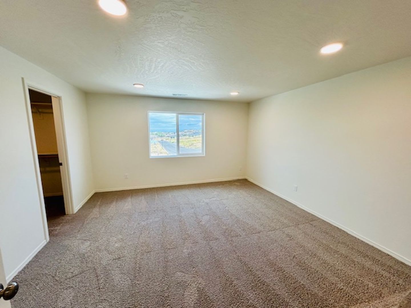 3 Bedroom 2.5 Bathroom Townhome – photo 4