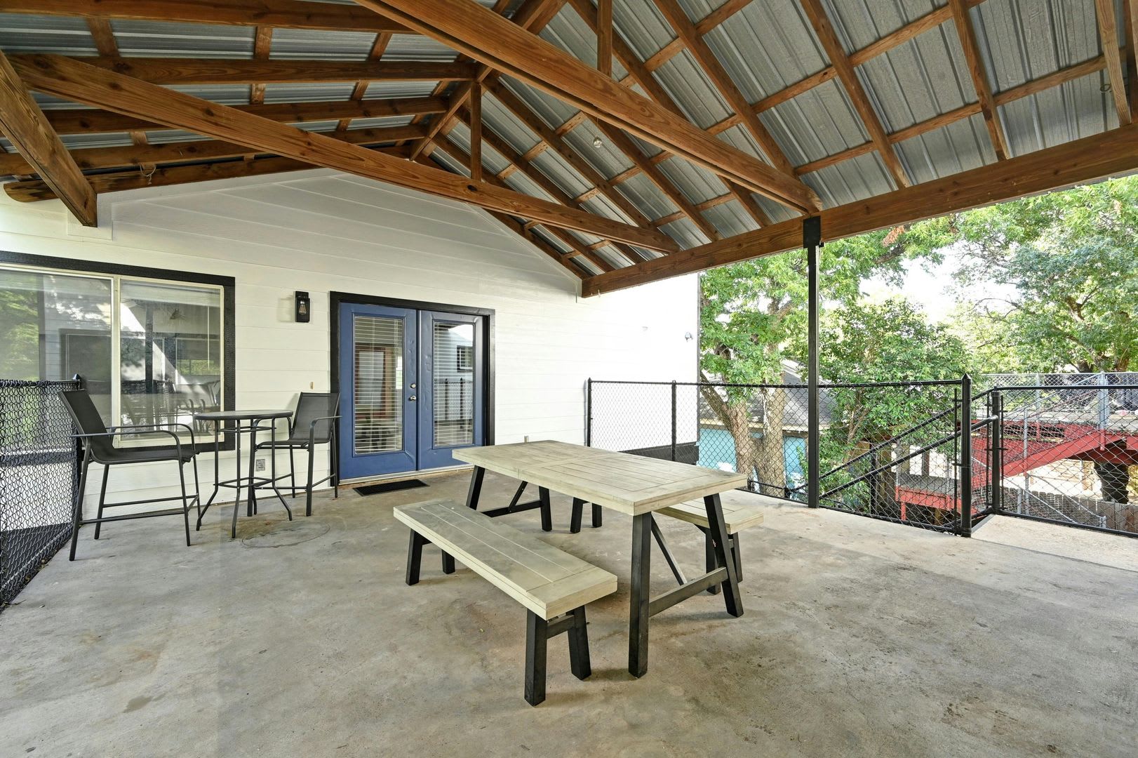 Renovated 6bed/3bath Close to Campus! – photo 2