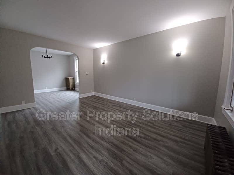 1719 Sheridan AveLower – photo 2