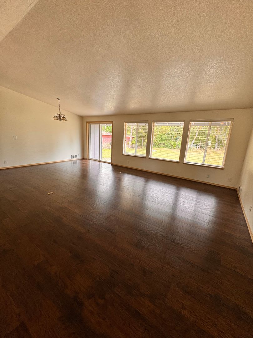 Newton Creek 3 bedroom 2 bath home – photo 3