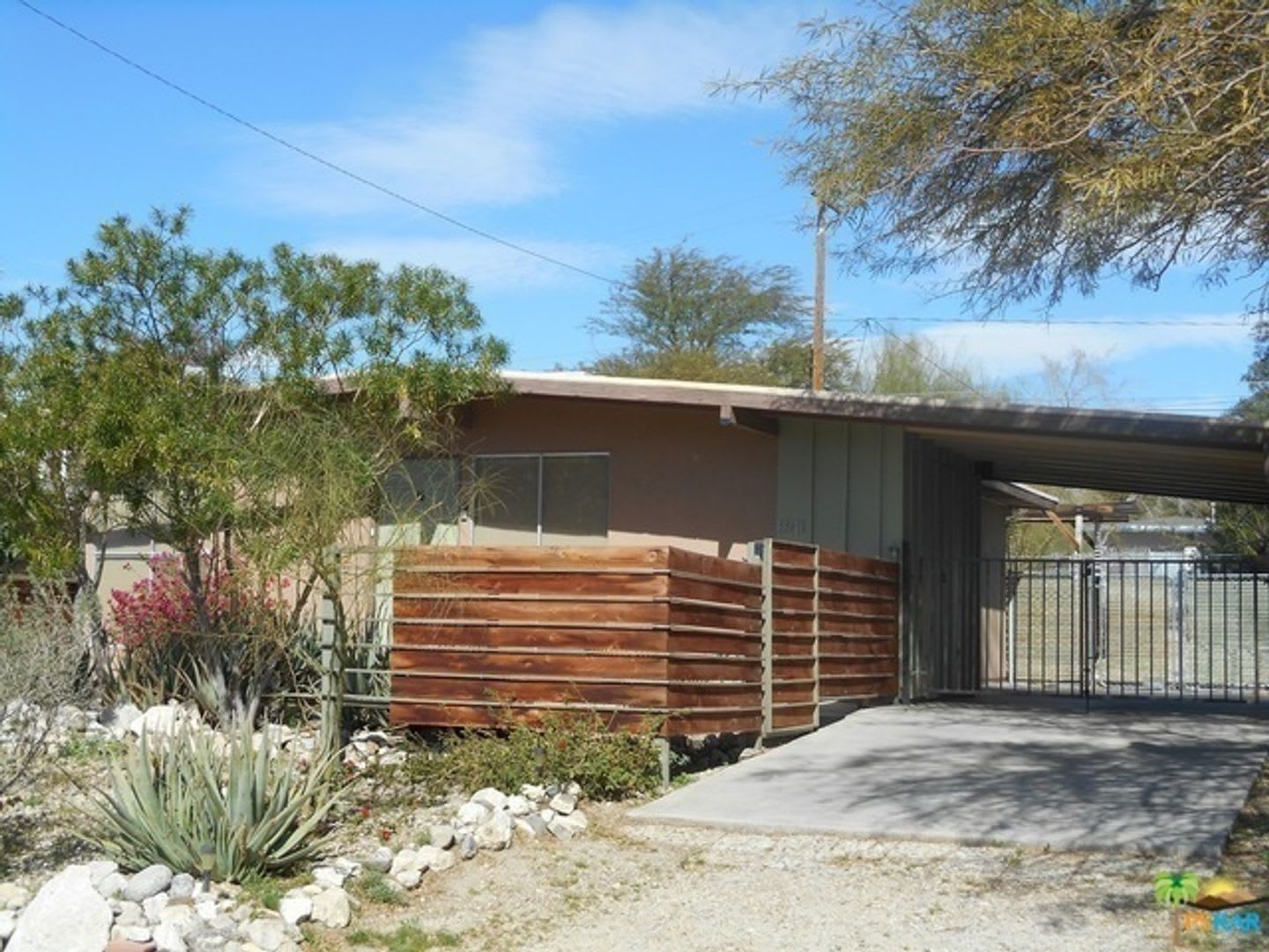 Adorable 2 bed 1 bath – photo 1