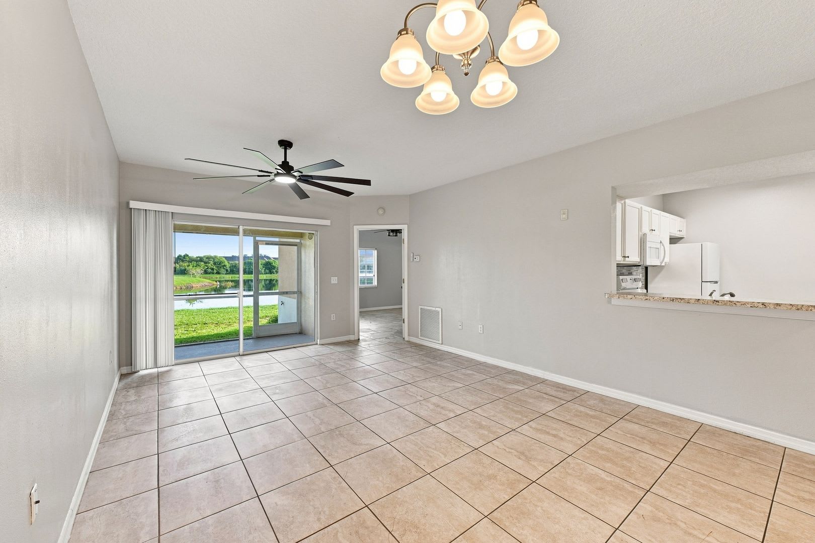 Spacious 3-Bedroom Condo with Beautiful Pond Views – photo 4