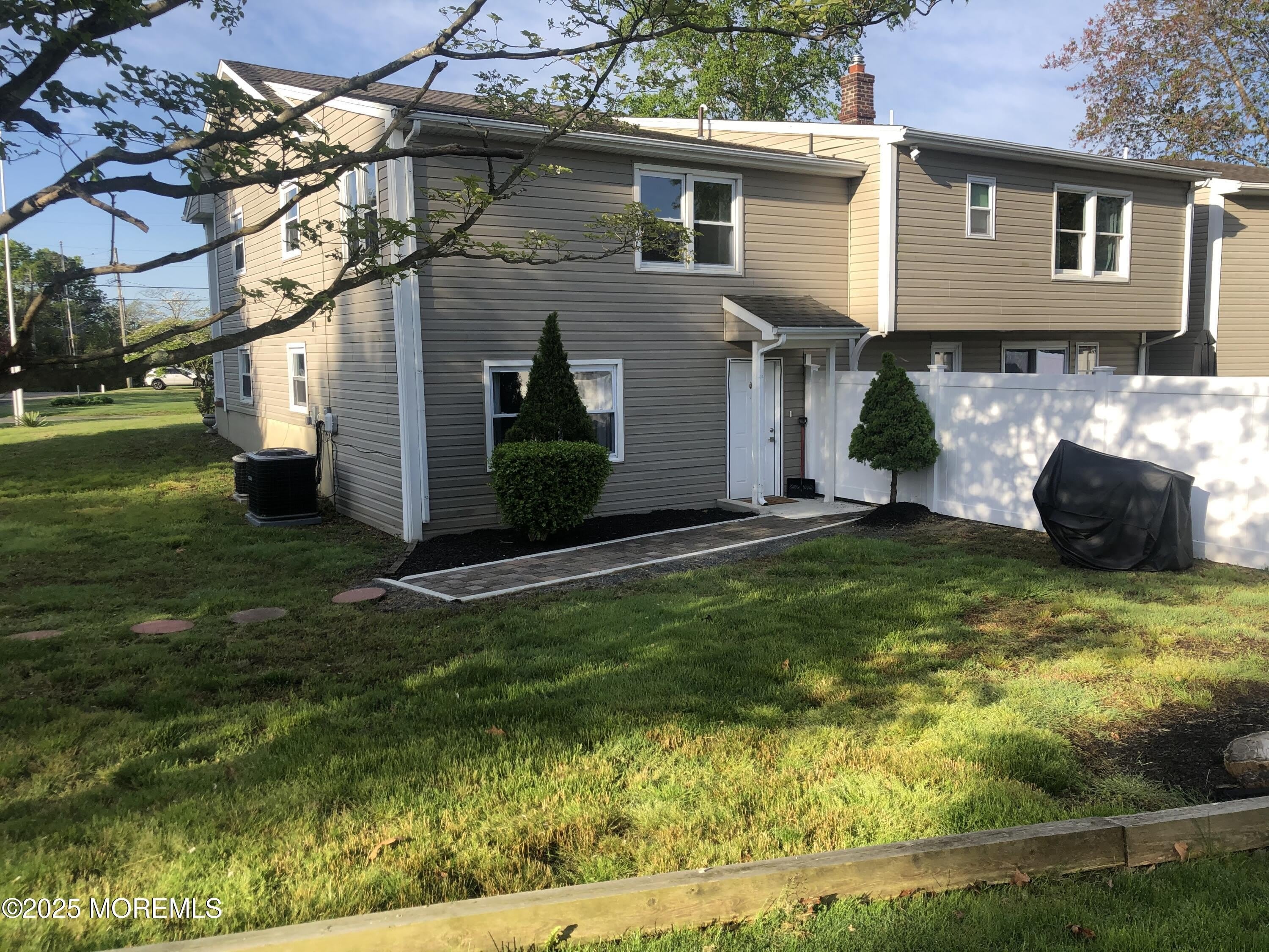 12 Johnson Street – photo 1