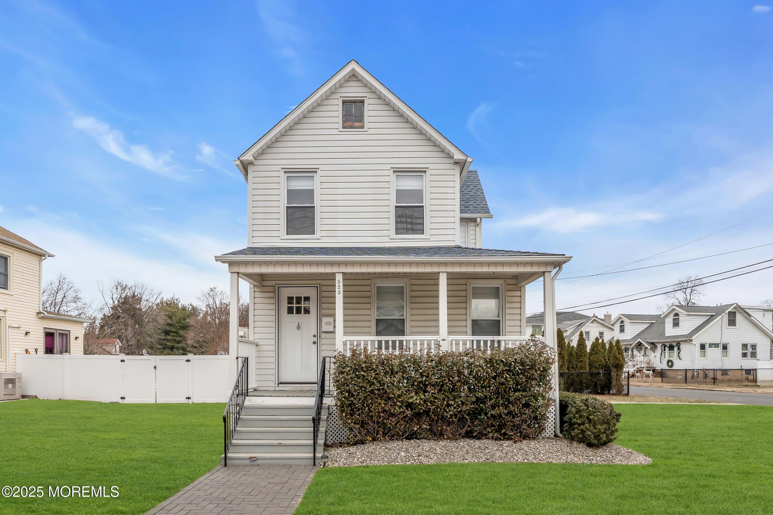 323 Roosevelt Avenue – photo 1