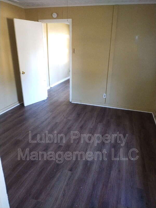 1484 Oaklawn St – photo 3