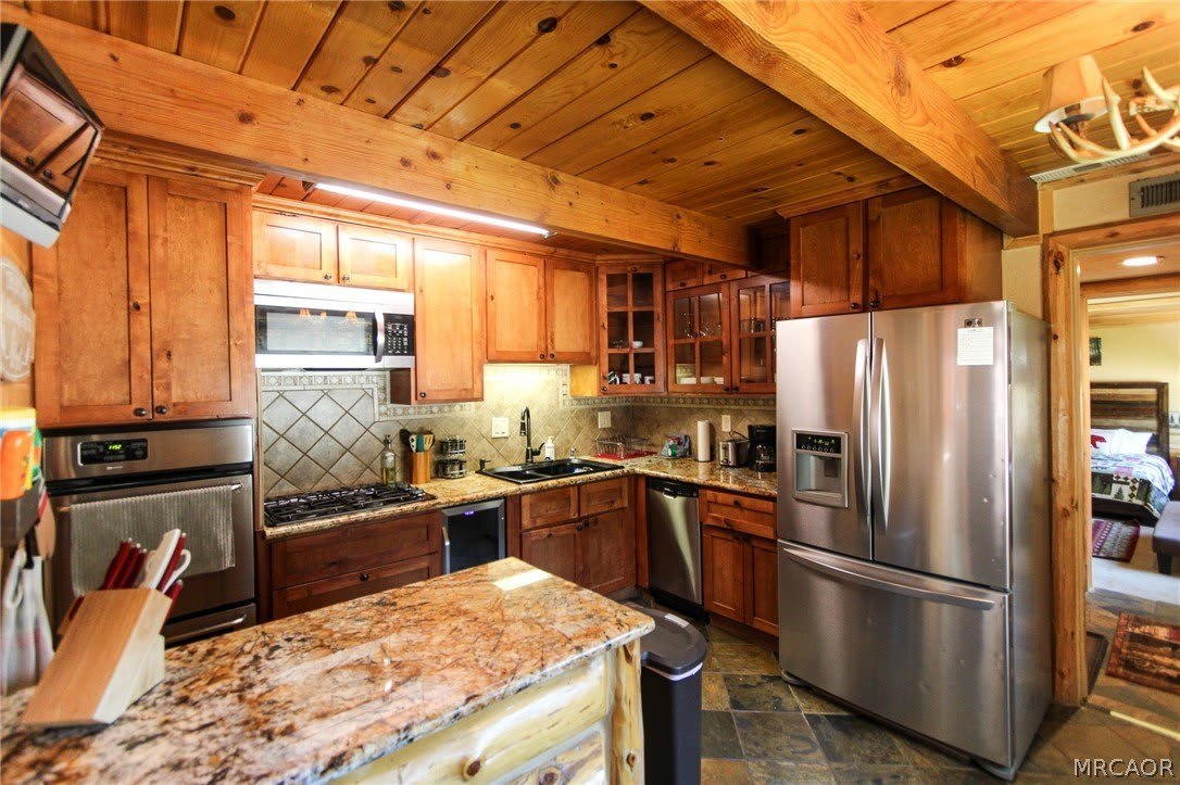 998 F Lane – photo 3