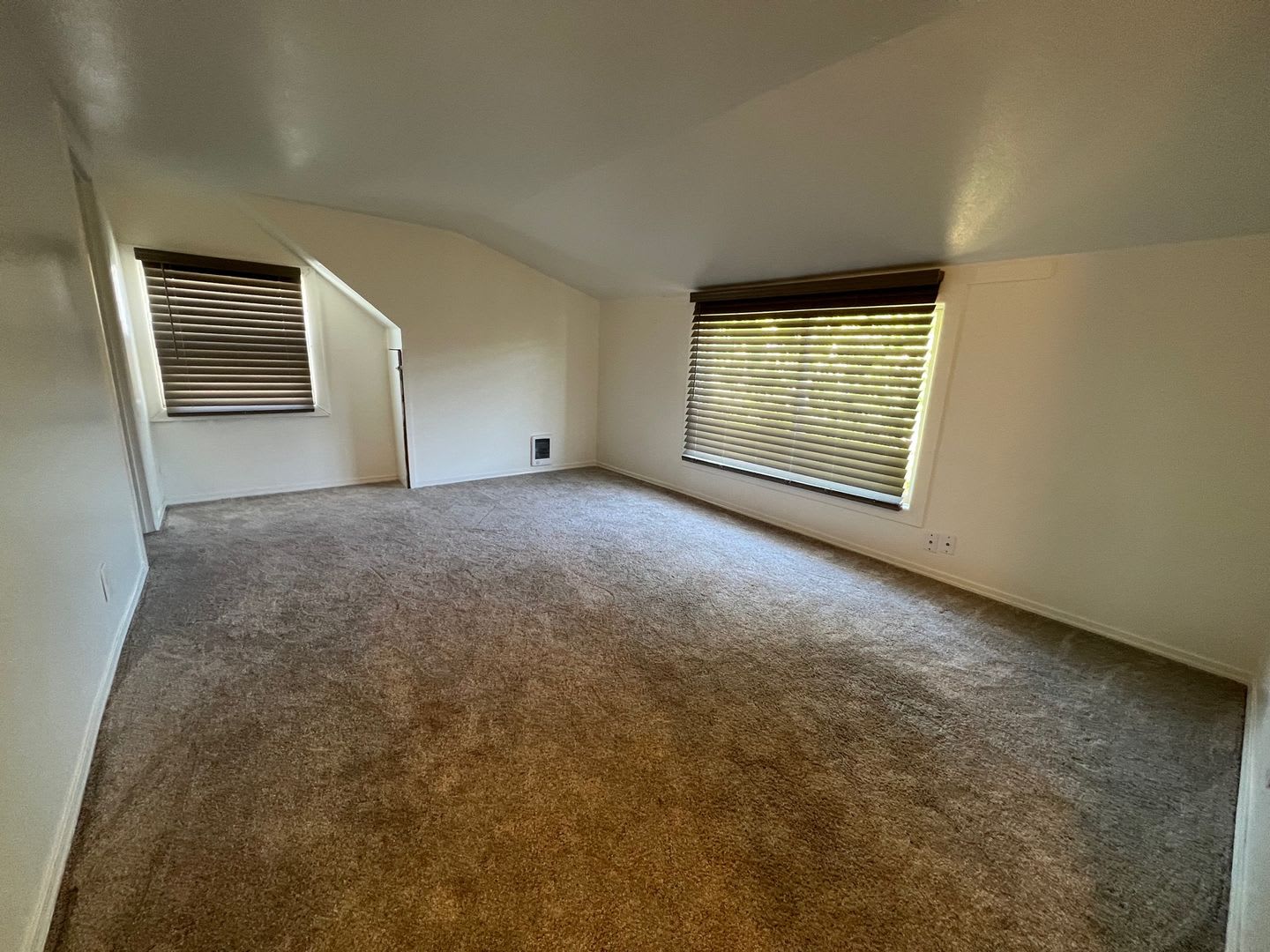 12935 SW Beaverdam Road ~ Super Convenient Location! – photo 2