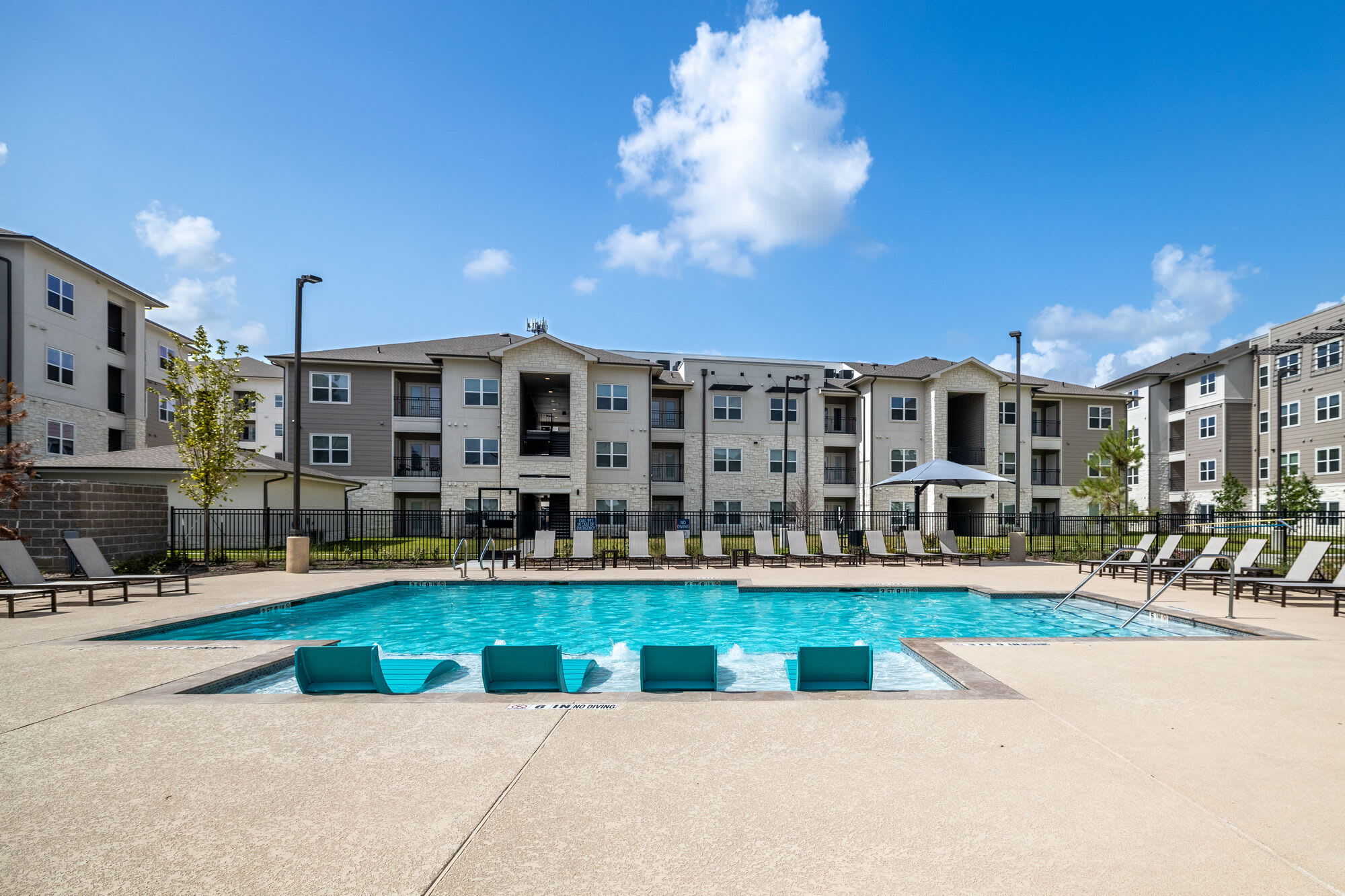 Twelve 620 Apartments – photo 3