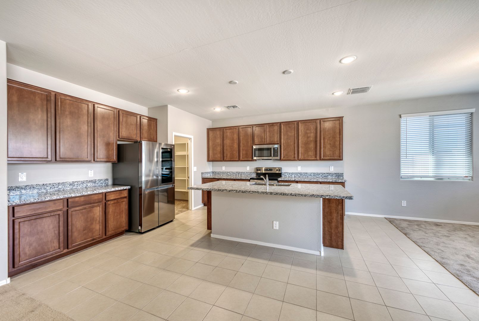 Like New Single Level 4 Bedroom 2 5 Bathroom In Gated Community Huge Kitchen Large Lot Across From Community Trail Close To Westgate District – photo 2